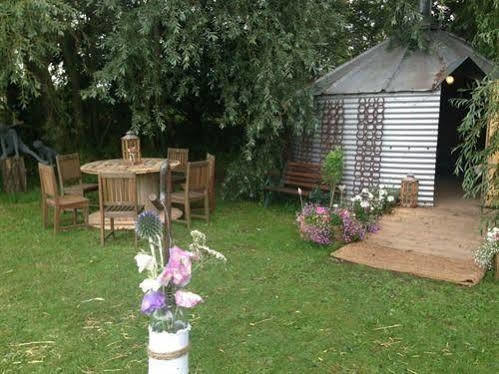 Skipbridge Farm Shepherds Huts Campground Green Hammerton Eksteriør bilde
