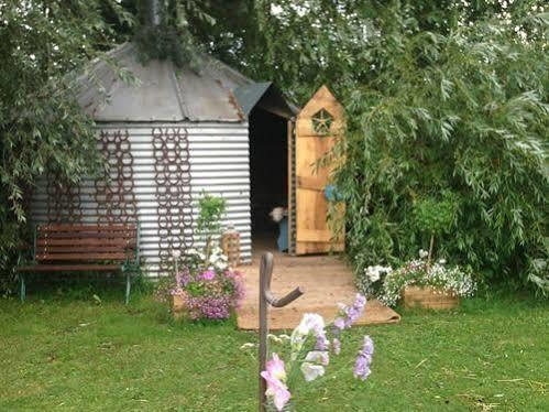 Skipbridge Farm Shepherds Huts Campground Green Hammerton Eksteriør bilde