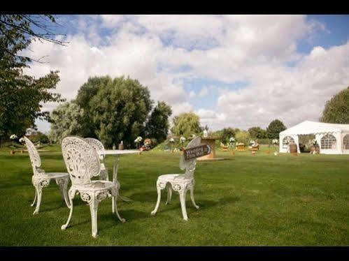 Skipbridge Farm Shepherds Huts Campground Green Hammerton Eksteriør bilde